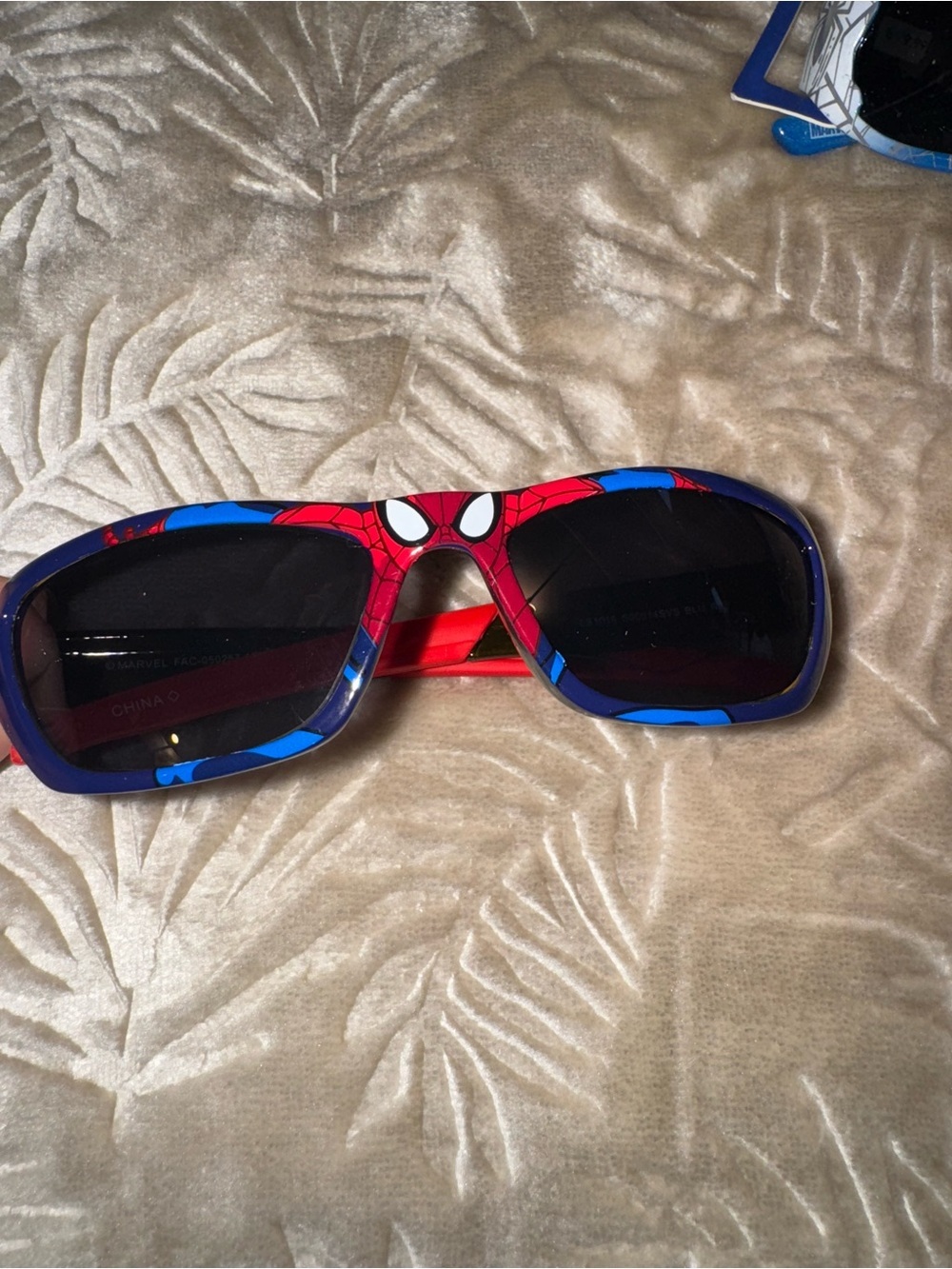 3 Kids Sunglasses - Blue and Red - Picture 2 of 4